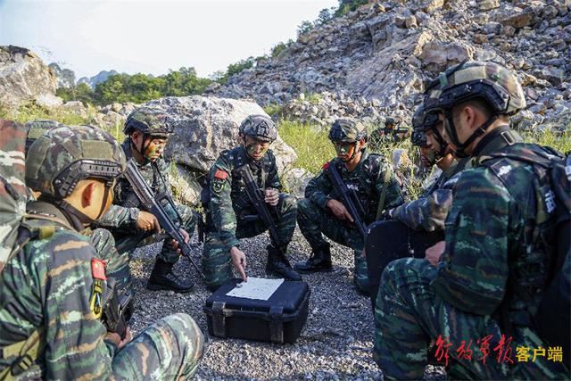 广西河池：全方位追击！直击武警特战反恐演练现场(组图)