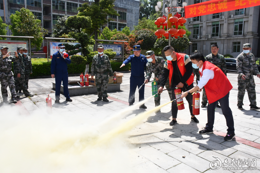 湖南涟源：成立首支街道应急（消防）救援队(组图)