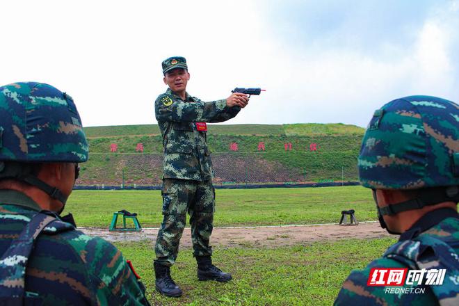 遴选“兵专家”上门 武警湖南总队“送教下基层”受欢迎(组图)