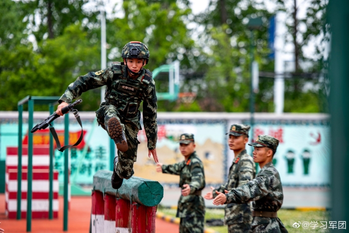 厉兵秣马！直击江苏泰州武警官兵高燃训练现场(组图)