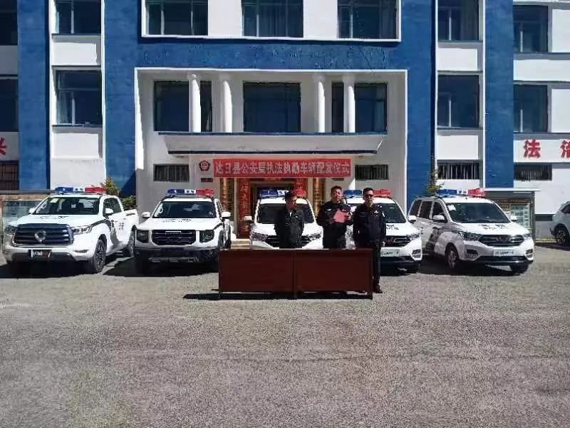 青海达日县公安局举行警用车辆配发仪式(组图)