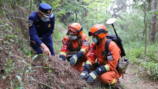 云南省森林消防总队在全省8州市47个高危火险区域开展防火专项行动(图)