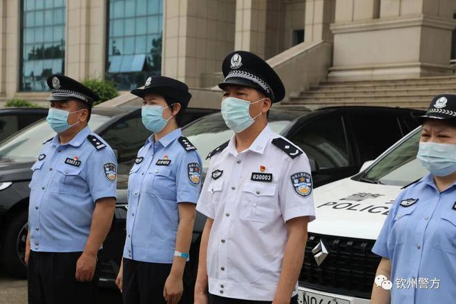 广西省钦州市公安局举行执法执勤车辆发放仪式(组图)