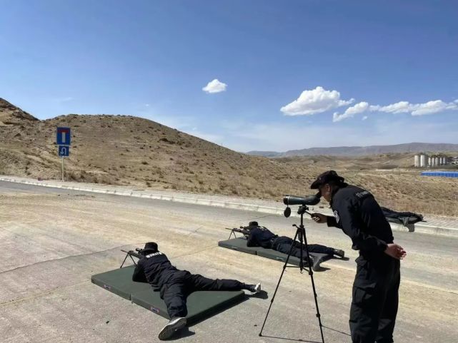 青海海南藏族自治州特警支队山鹰突击队组织开展狙击手考核选拔训练工作(组图)