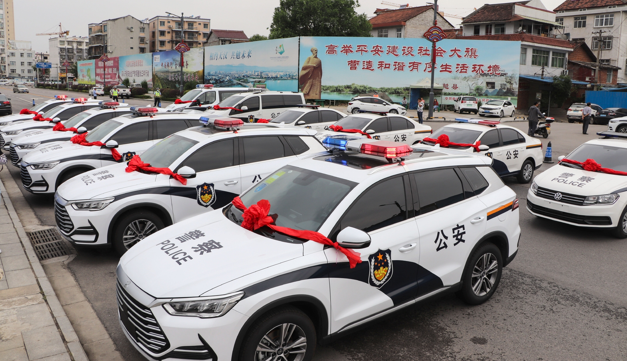陕西省汉中市勉县公安局举行新购警车发授仪式(组图)