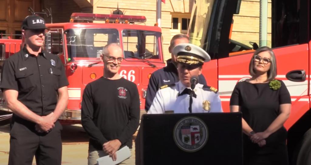 美国洛杉矶将于年内陆续交付 LAFD接收首台电动消防车(组图)
