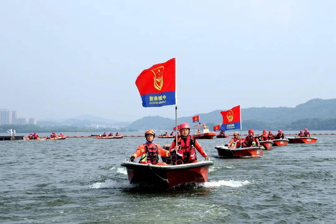 湖南嶽陽消防舉行水域救援訓練基地揭牌儀式暨跨區域水域救援綜合實戰