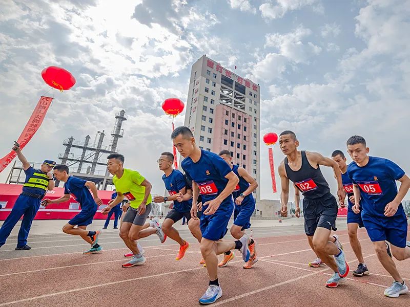 火力全开！山西总队举行全省消防救援队伍执勤岗位练兵比武竞赛(组图)