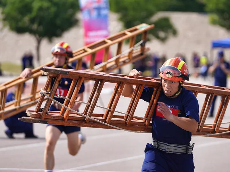 火力全开！山西总队举行全省消防救援队伍执勤岗位练兵比武竞赛(组图)