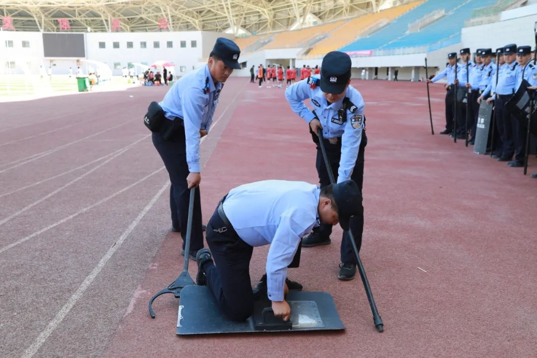 甘肃省临夏市公安局组织开展最小作战单元现场处置专项训练(组图)