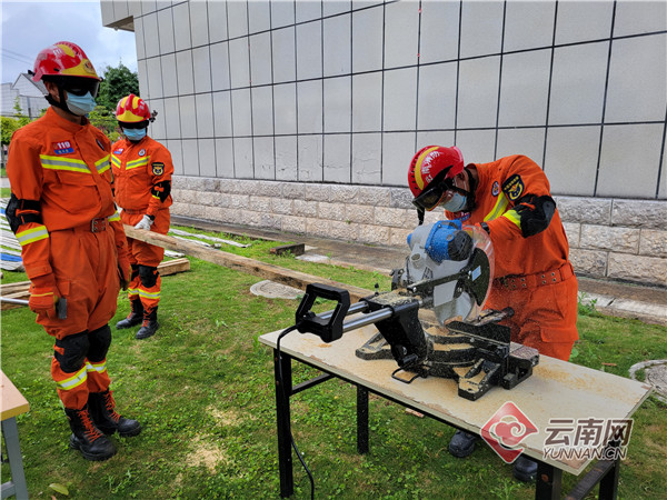 云南普洱消防：创新研发地震救援训练设施 提升队伍应急处置能力(组图)
