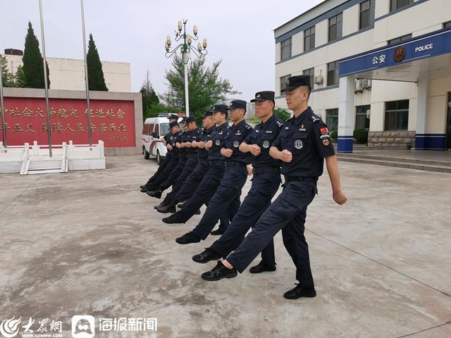 山东枣庄高新区特警大队开展夏季队列训练(组图)