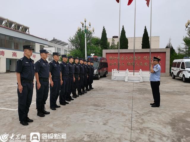 山东枣庄高新区特警大队开展夏季队列训练(组图)