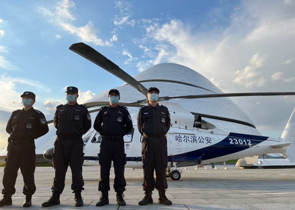 空中警戒、巡逻观察、高空喊话……冰城启动警用直升机开展重点区域巡航(组图)