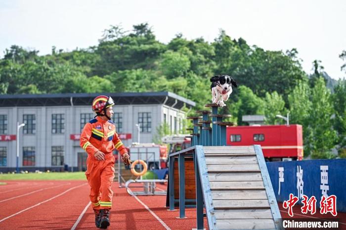 四川达州：川东北最大规模消防训练基地正式投用(组图)