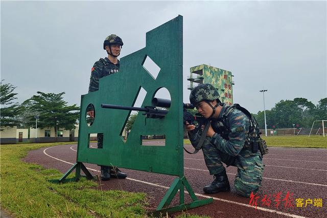 血性十足！直击武警海南总队机动支队火热练兵瞬间(组图)