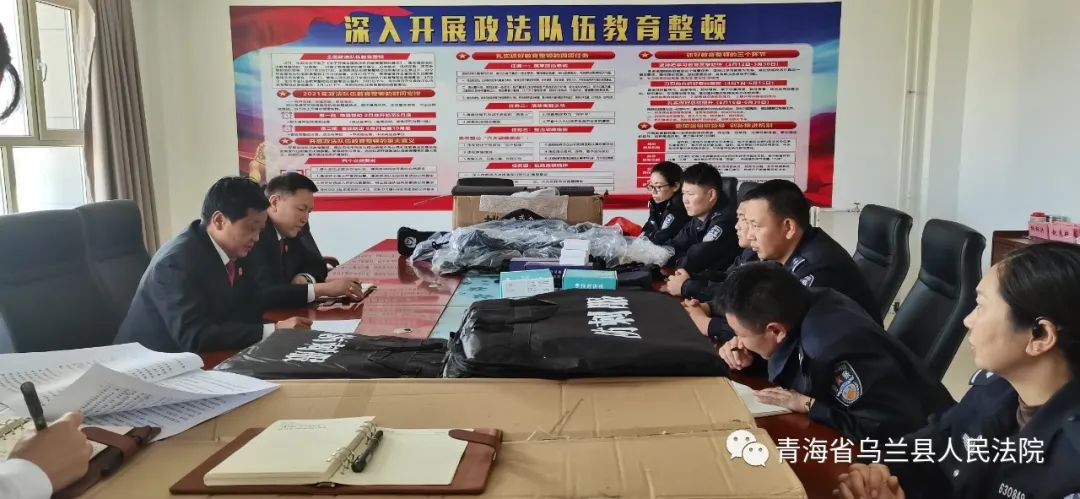 青海省乌兰县人民法院举行警用装备配发仪式(组图)