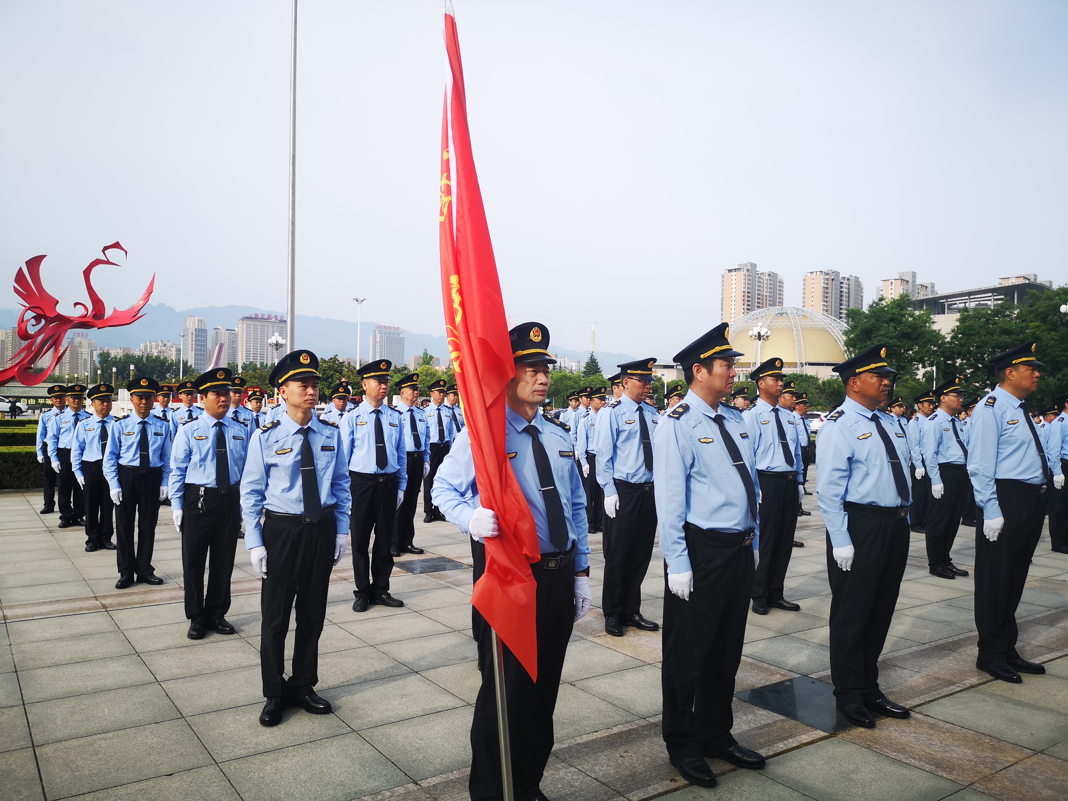 陕西省宝鸡市交通运输综合行政执法人员正式换上新制服(组图)