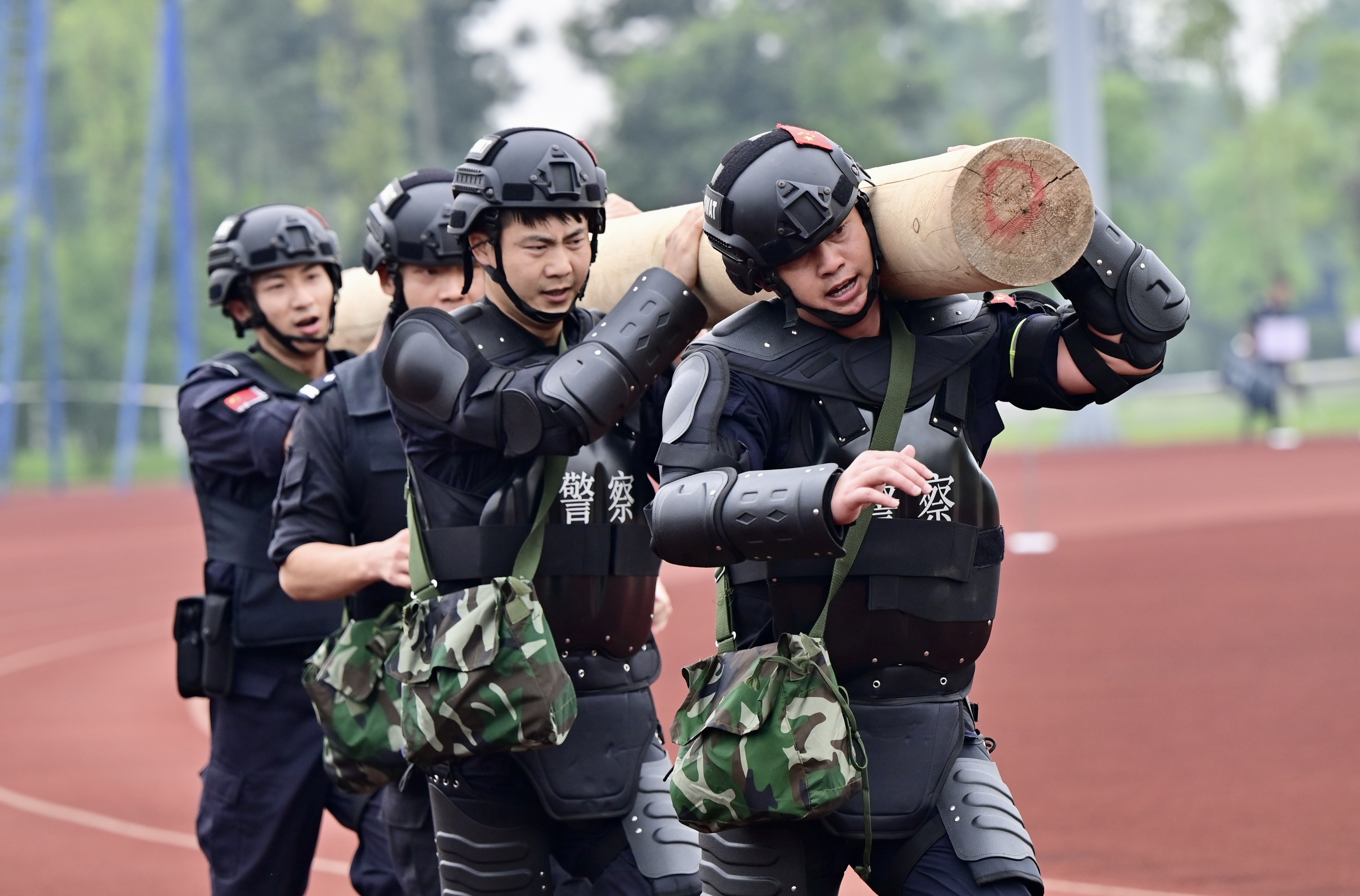 由四川省公安厅集中下达指令,拉动测试21市(州)公安特警突击队,排爆队