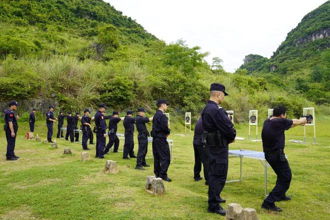 广西崇左市公安局开展2022年全警实战大练兵“每月一训”——手枪射击专项训练活动(组图)