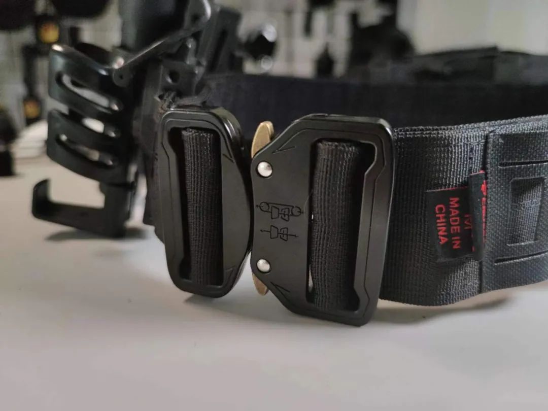 【龙Sir测评】腰带里的“水桶”带，不挑装具不挑人——CGUARDN新品勤务腰带