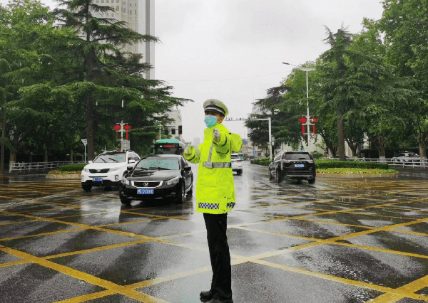 一件优秀的执勤反光雨衣除了做到防雨防风外，这些优点也必不可少！