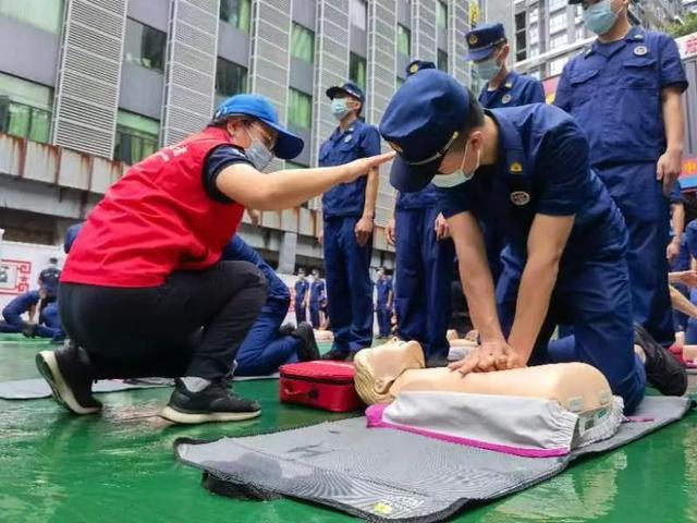 广东深圳：400余座消防站 AED一体机全覆盖(组图)