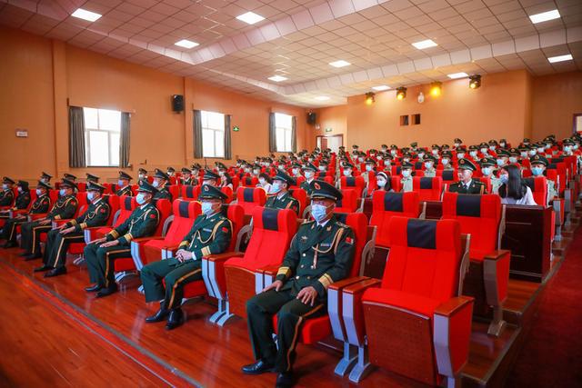 光荣时刻！武警新疆总队克拉玛依支队举行警官晋升警衔仪式(组图)