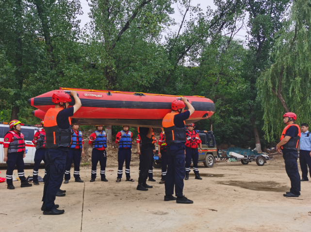 河南郑州交警三支队组建水上应急救援队，保障群众汛期生命安全(组图)