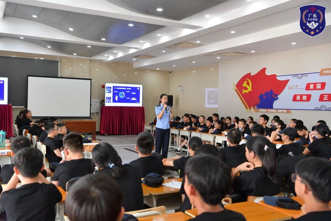 广东省公安厅举行“广东少年警校”揭牌暨首期培训班开班仪式(组图)