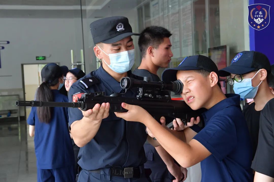 广东省公安厅举行“广东少年警校”揭牌暨首期培训班开班仪式(组图)