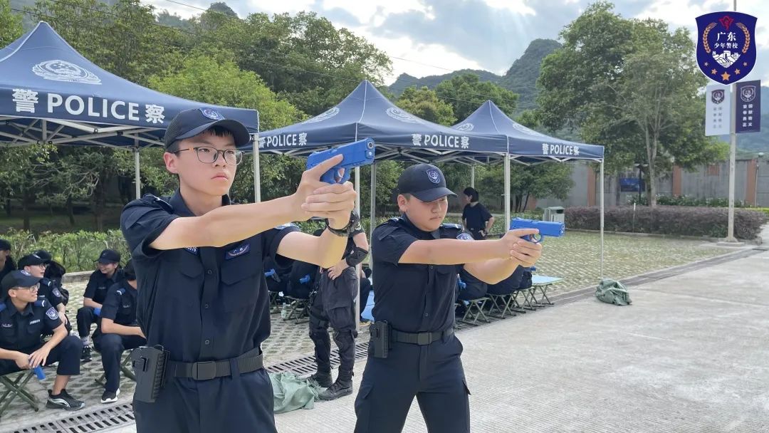 广东省公安厅举行“广东少年警校”揭牌暨首期培训班开班仪式(组图)