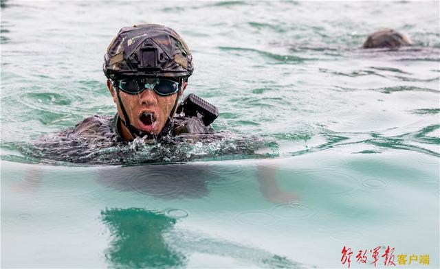 直击现场！武警广西总队贺州支队开展野外驻训(组图)