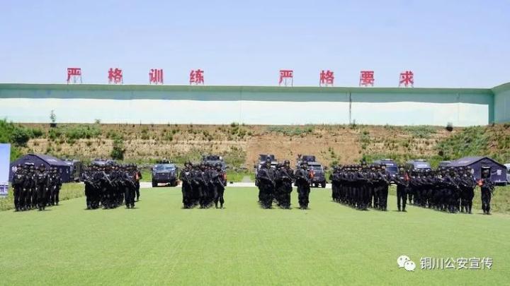 锻钢淬火！陕西铜川公安巡特警区域拉动演练比武真“够味”(组图)