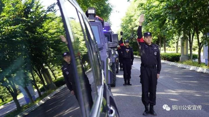 锻钢淬火！陕西铜川公安巡特警区域拉动演练比武真“够味”(组图)