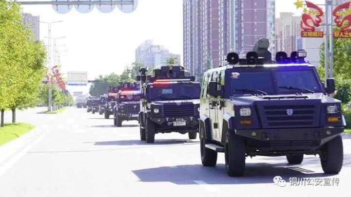 锻钢淬火！陕西铜川公安巡特警区域拉动演练比武真“够味”(组图)