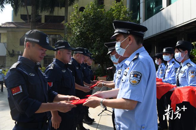 训为用、练为战！广东五华警方举行警务实战蓝军授旗仪式(组图)