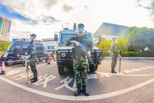 “八一”当日，广西武警官兵坚守执勤演训一线(组图)