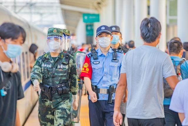 “八一”当日，广西武警官兵坚守执勤演训一线(组图)