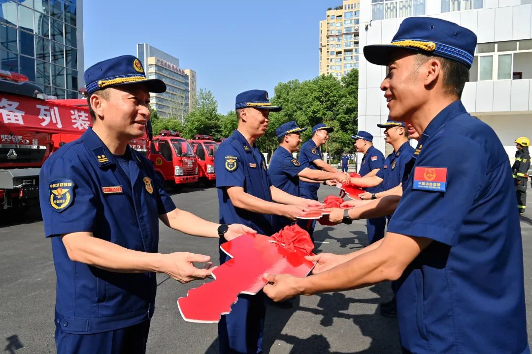 11辆新战车加入四川广元消防战斗序列(组图)