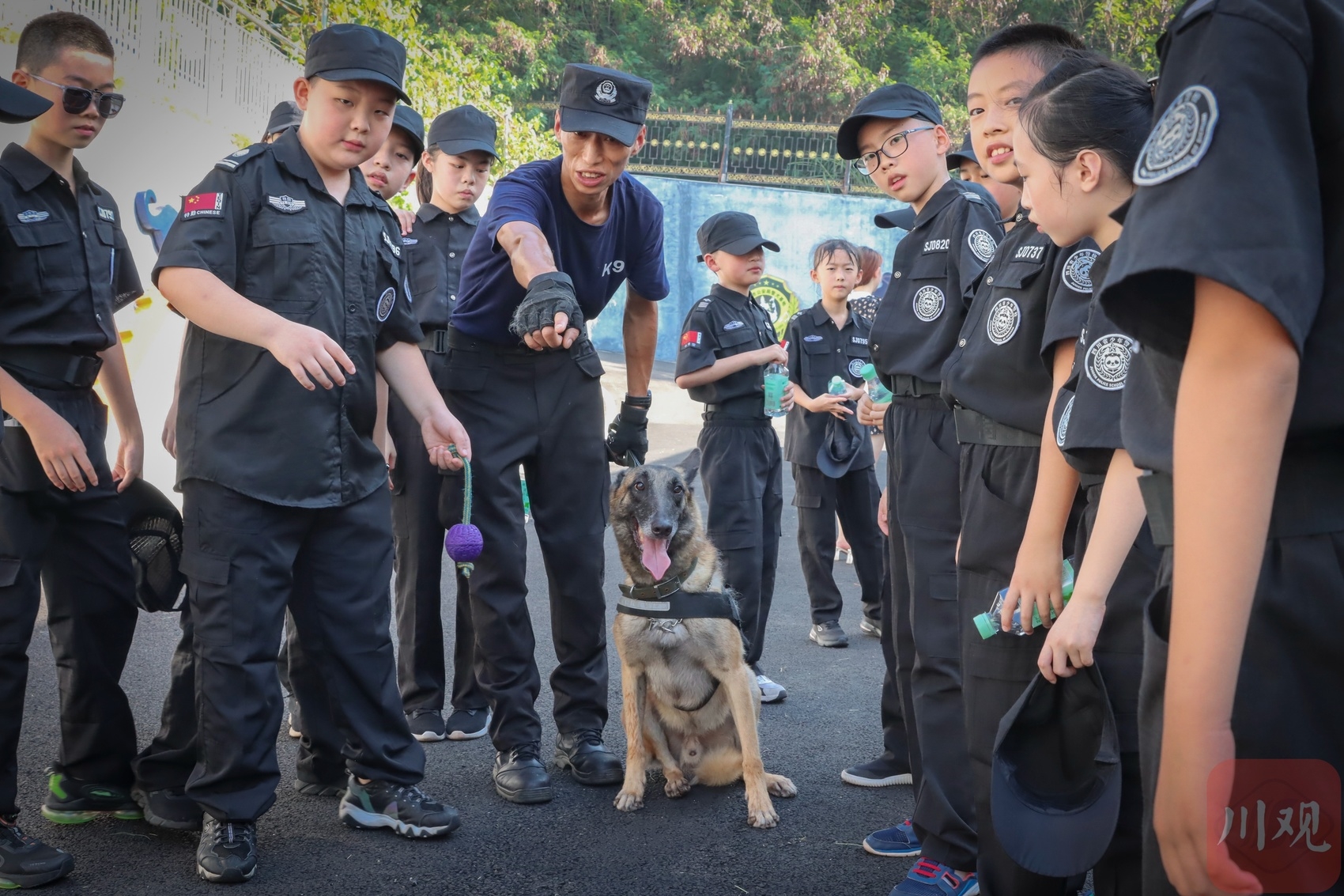 四川遂宁：少年暑假多“警”彩 小“警察”沉浸式感受警营文化(组图)