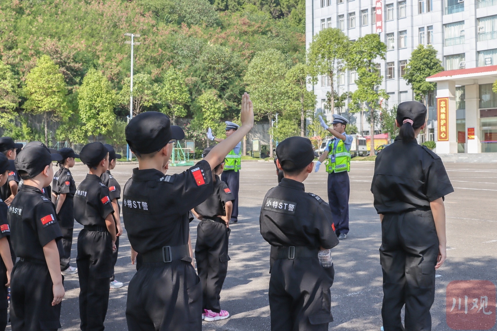 四川遂宁：少年暑假多“警”彩 小“警察”沉浸式感受警营文化(组图)