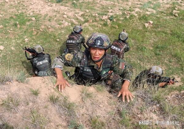 高原荒野“敌情”迭出砺精兵——武警青海总队机动某支队野外实战化演练纪实(组图)