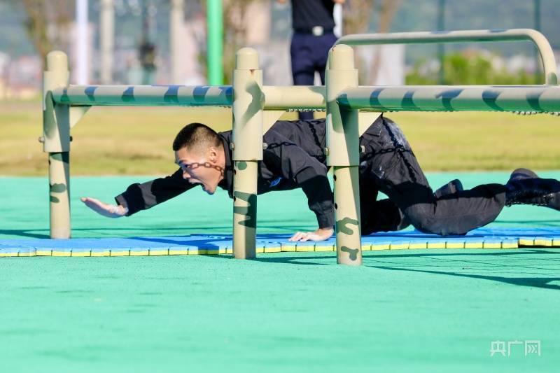 福建福清：淬火铸警魂 沙场砺精兵(组图) 