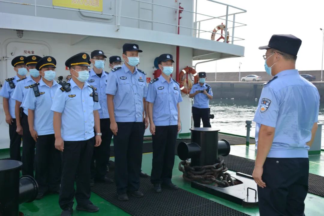 山东青岛：海岸警察、港航分局、交通执法开展海上联合执法行动(组图)