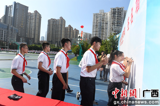 广西省南宁市举行反恐宣传进校园专项活动(组图)