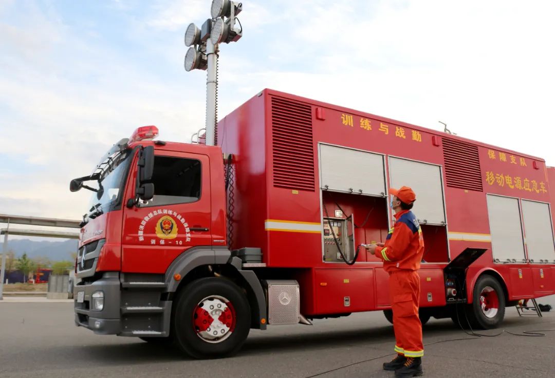 地震抢险救援消防车图片