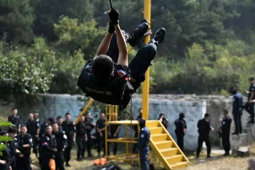 天津：沙场砺兵彰显英雄本色 真打实练锻造实战尖兵(组图)