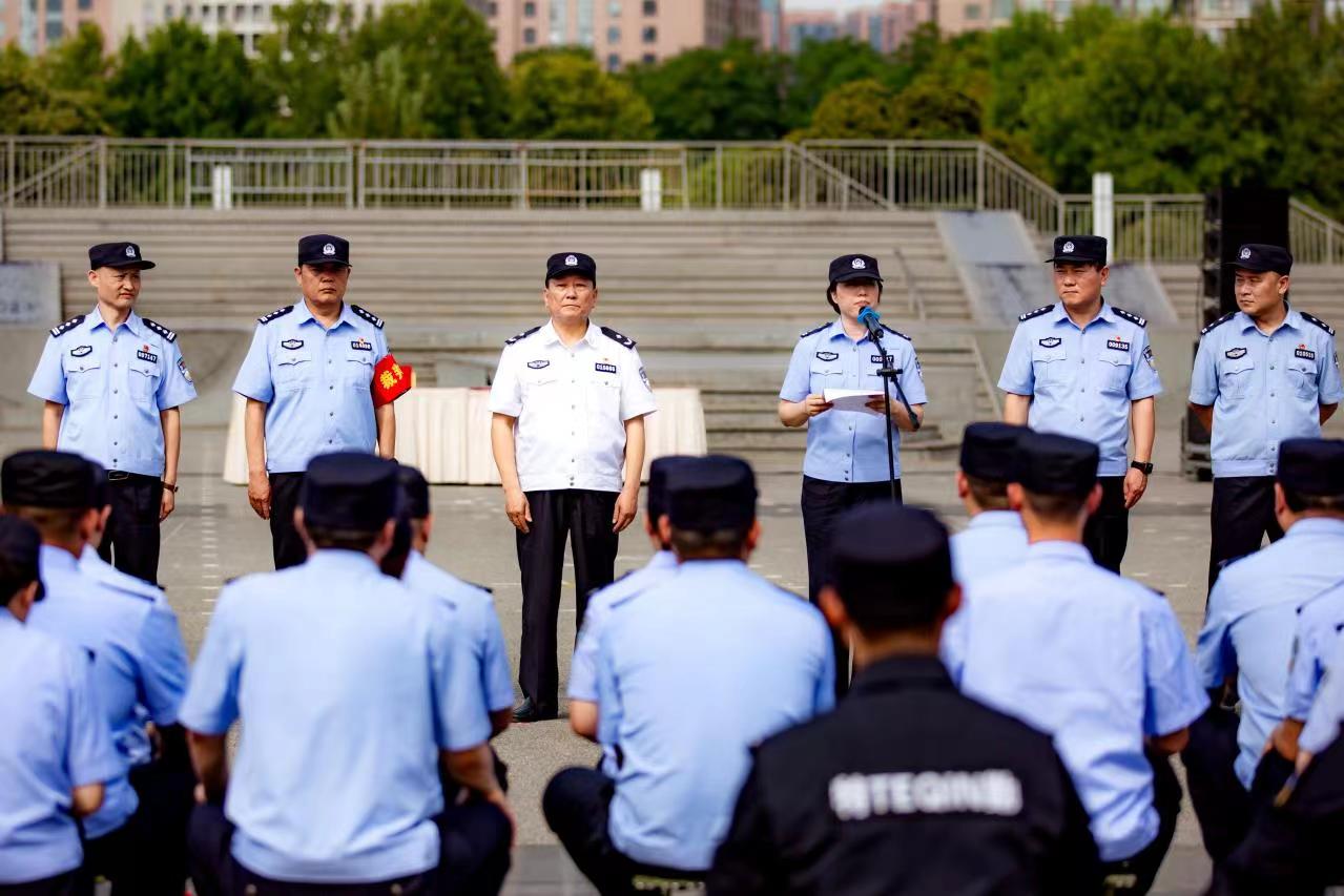 大练兵、大比武！河南郑东新区警方这场竞赛很“燃”(组图)