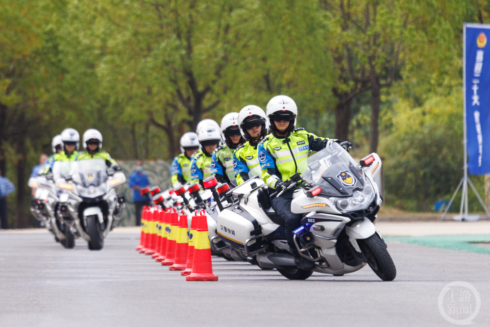 震撼！湖北武汉2000民警辅警练兵比武实战演练(组图)